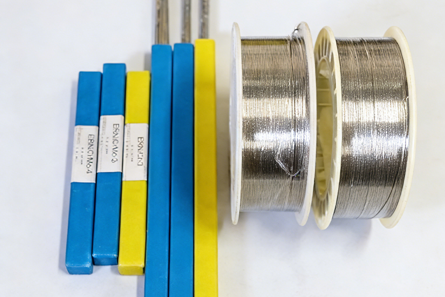 HAYNES® 556 hegesztőanyagok és ERNiCrMo-10 hegesztőhuzal: Kiváló illeszkedés, optimális hegesztési megoldást kínál magas hőmérsékletű oxidációgátló alkalmazásokhoz.